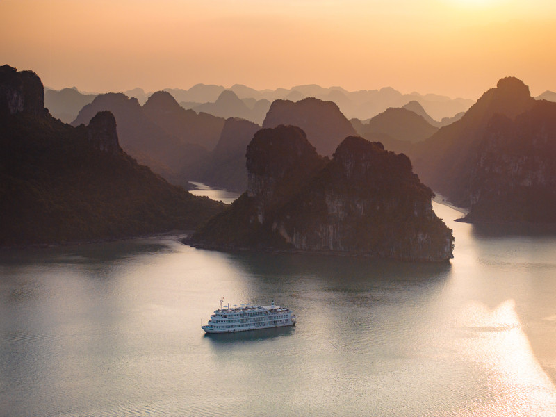 Three Day Luxury Halong Bay Cruises and Gulf of Tonkin Discovery